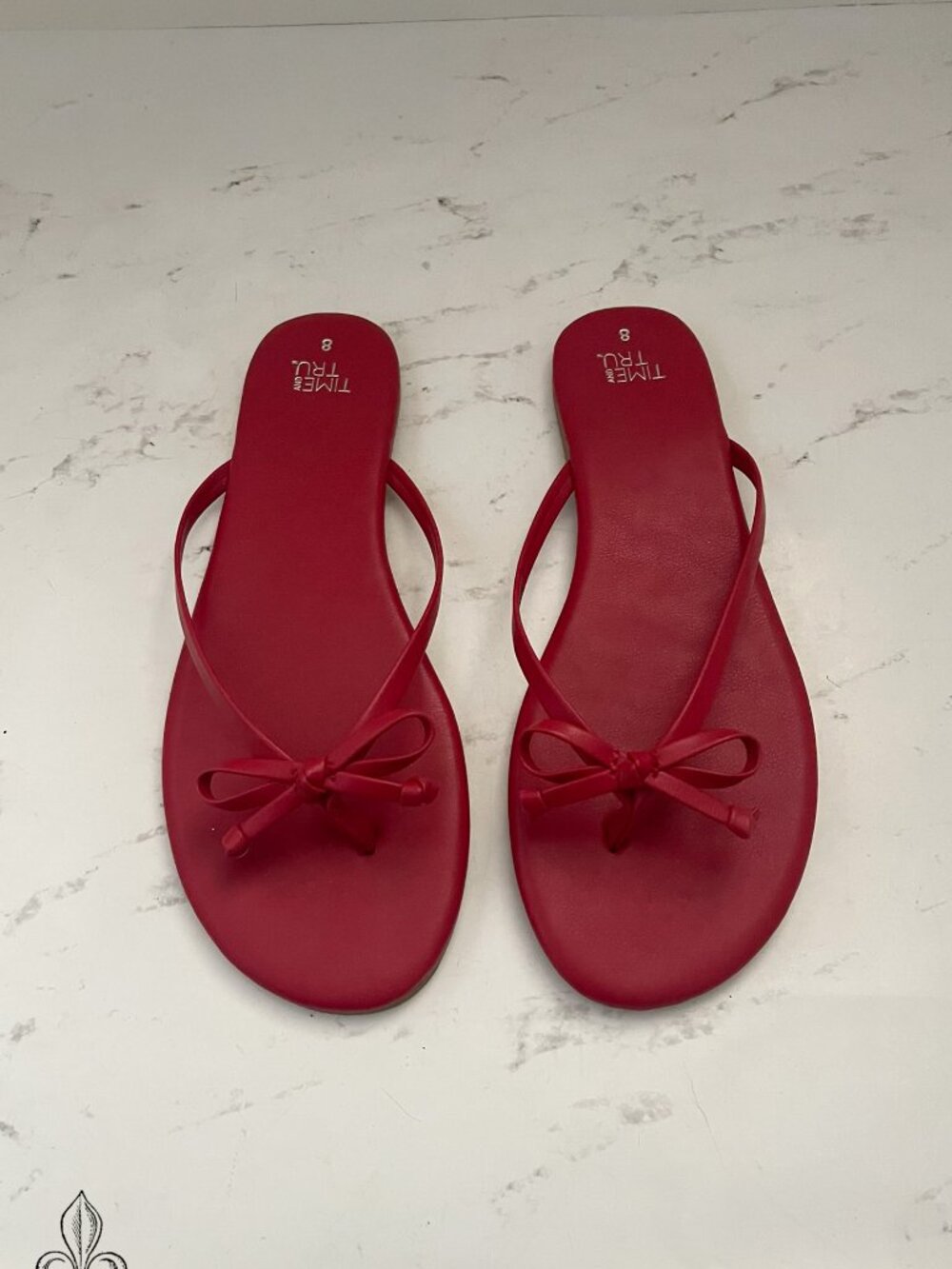 🍎Time & Tru red flip flops🍎